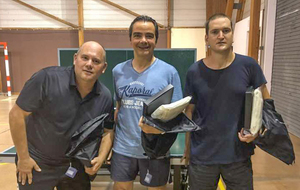 10 juillet - podium - de 1000 points de G à D : 3ème David LE ROGER (Cournonterral), 1er Patrick FERRERO (Alpilles Eyguières), 2ème Pascal PAULET (Pérols)