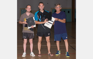 24 juillet - podium - de 1000 points de G à D : 1er Benjamin CASTRO (LUNEL), 2ème Romain MUNOZ (LUNEL),  3ème Alain LEONARD (AGDE)